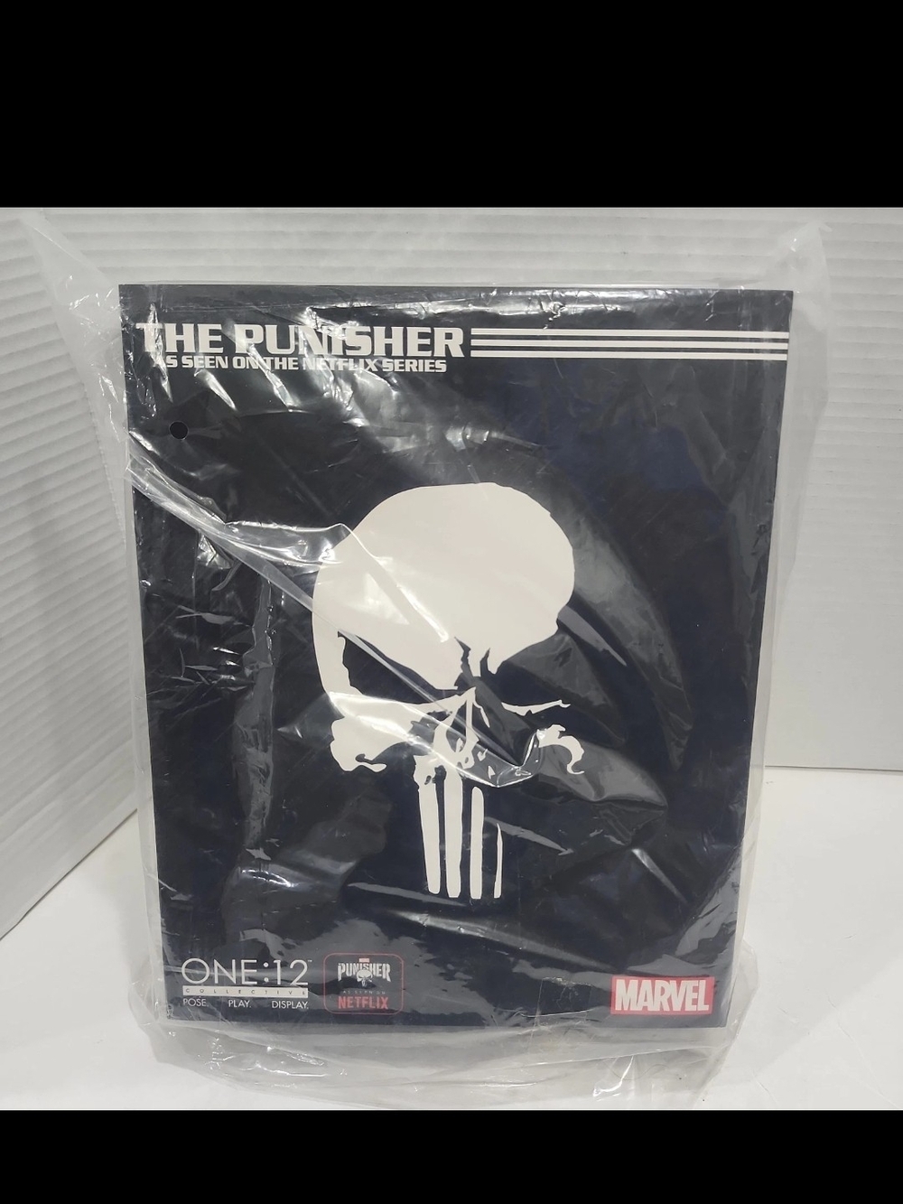 Mezco Punisher (Netflix)  1:12 Scale Action Figure With Jon Bernthal Head Sculpt